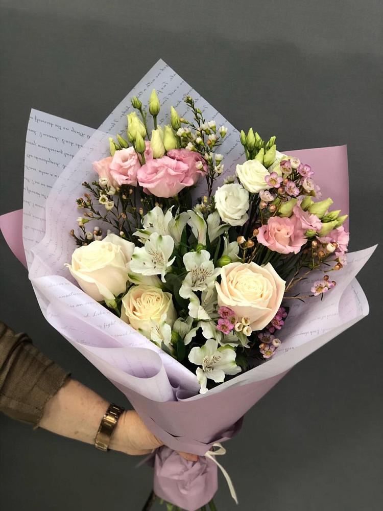 Букет цветов из: Альстромерии, Розы и Лизиантусы в Ремонтном