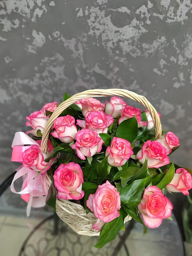 Цветочная композиция из Розы в корзине в Ремонтном