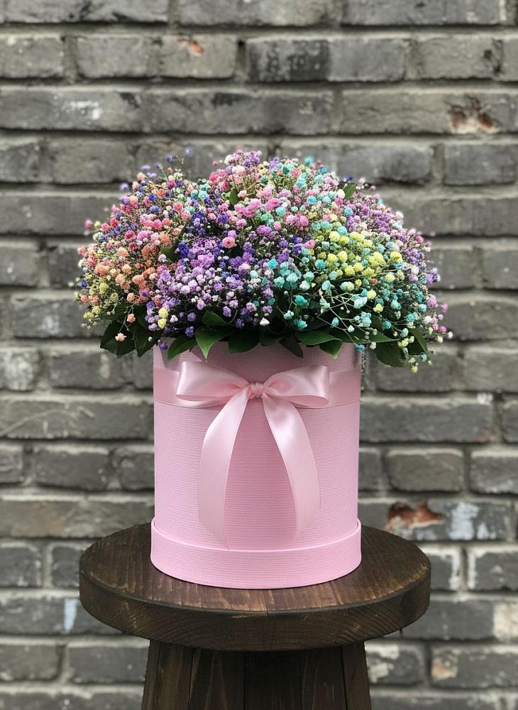 Цветочная композиция из Гипсофила и Розы в шляпной коробке в Ремонтном