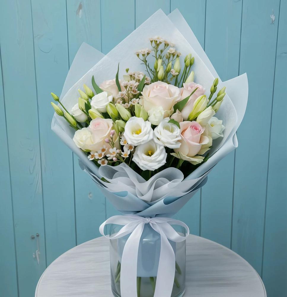 Букет цветов из: Розы и Лизиантусы в Ремонтном