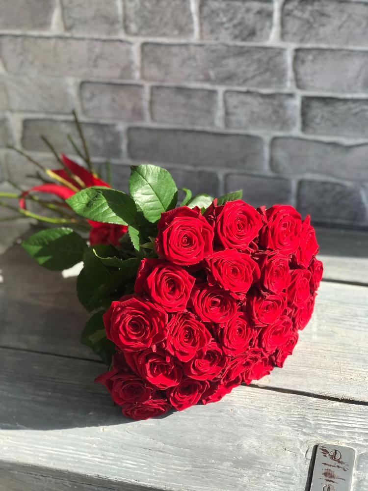 Букет Красные розы Фридом в Ремонтном