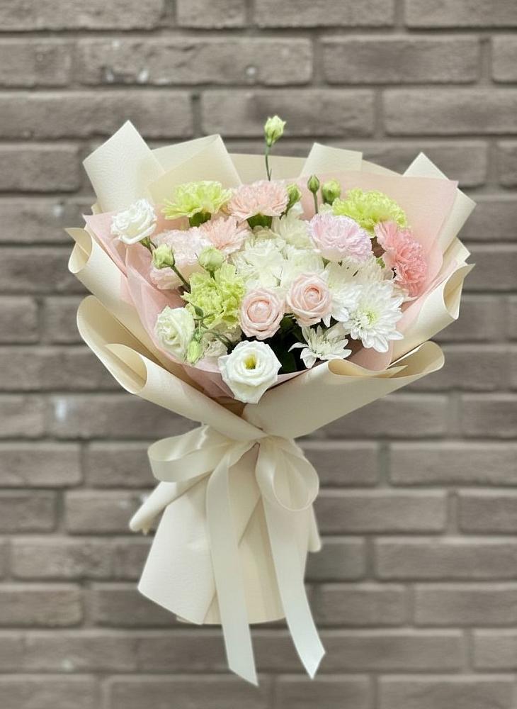 Букет цветов из: Гвоздики, Розы, Лизиантусы и Хризантемы в Ремонтном