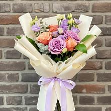 Букет цветов из:  Лизиантусы и Розы в Ремонтном