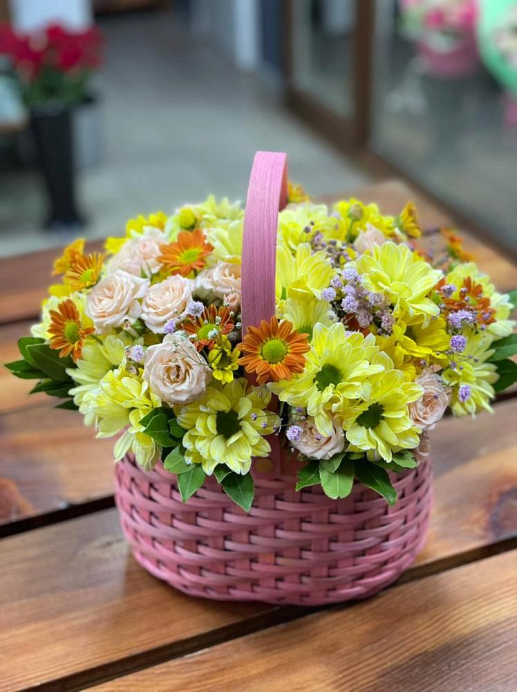 Цветочная композиция из Хризантемы и Розы в корзине в Ремонтном