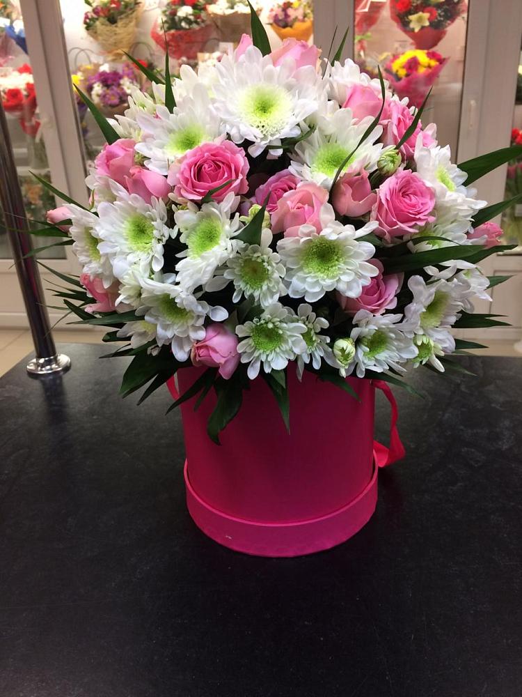 Цветочная композиция из Розы и Хризантемы в шляпной коробке в Ремонтном