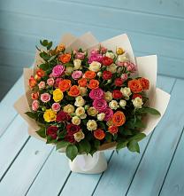 Букет Микс из разноцветных кустовых роз в Ремонтном